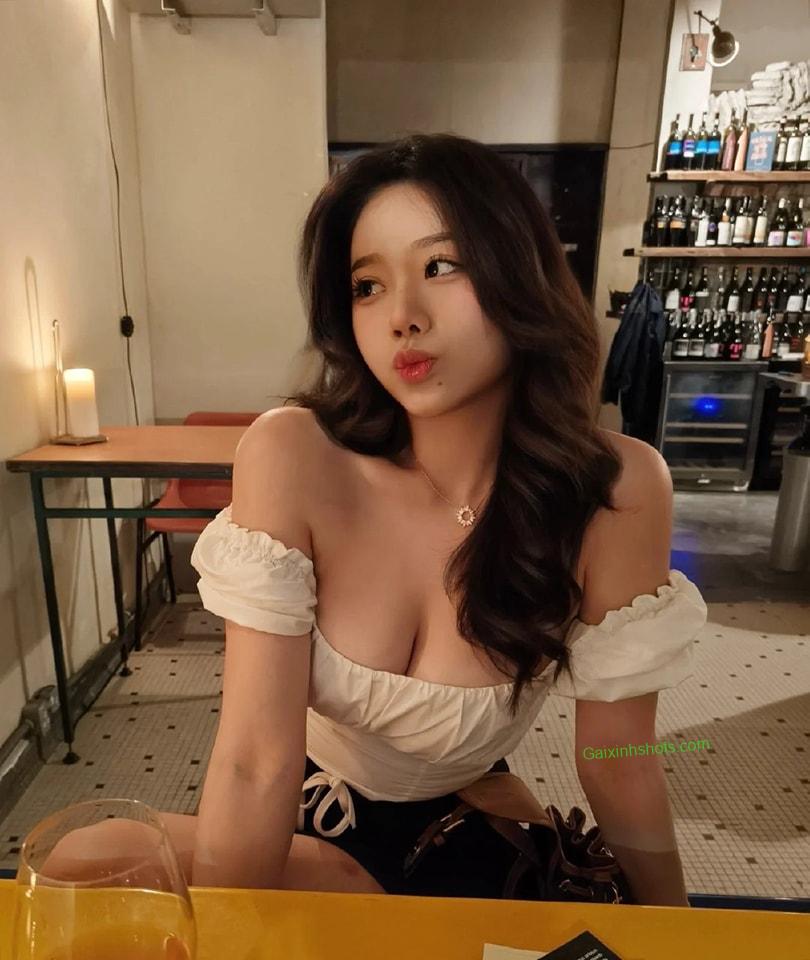 Ảnh ngực to,hình gái xinh khoe vú ngực to căng tròn