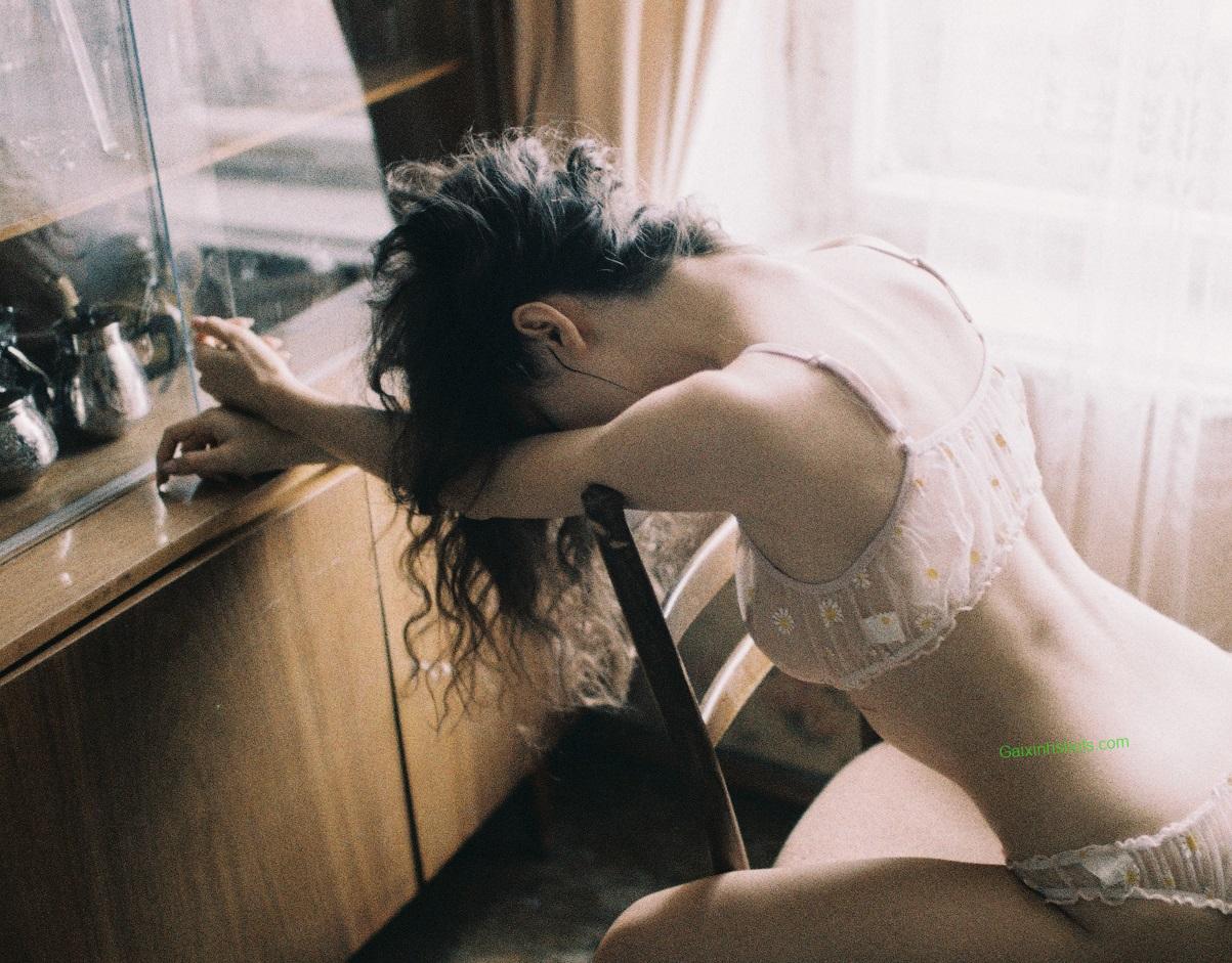 Ảnh lộ hàng 18+ gái xinh khoe vú đẹp lồn dâm