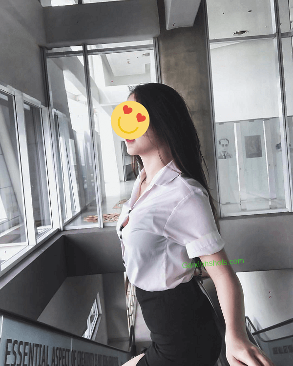 Ảnh gái văn phòng mông to sexy Việt Nam