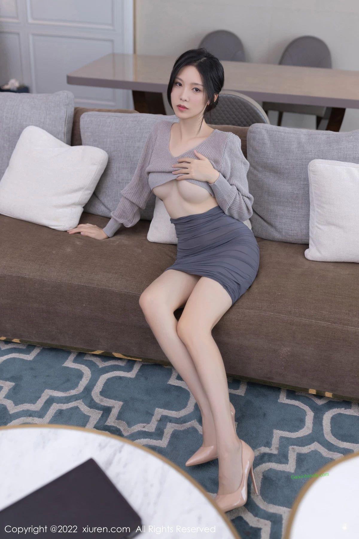 Ảnh gái văn phòng Việt Nam mông to thanh lịch