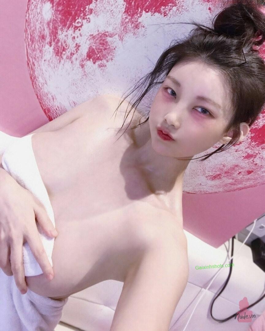 Ảnh gái xinh trần truồng dáng đẹp khoe thịt da nóng hổi