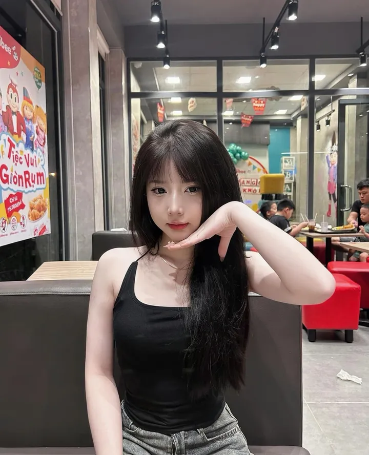 Ảnh gái xinh khoe vú to