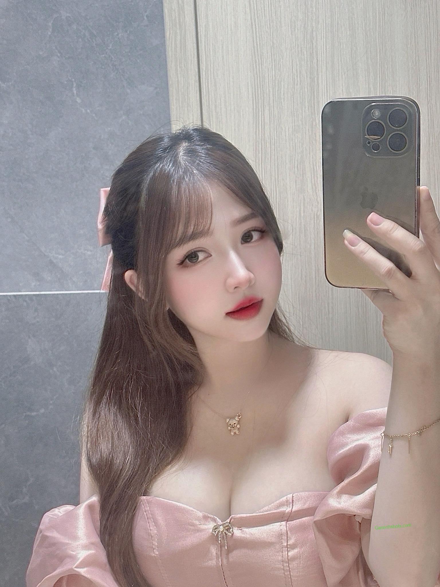 Ảnh gái show vú gợi cảm khiến triệu trái tim xao xuyến