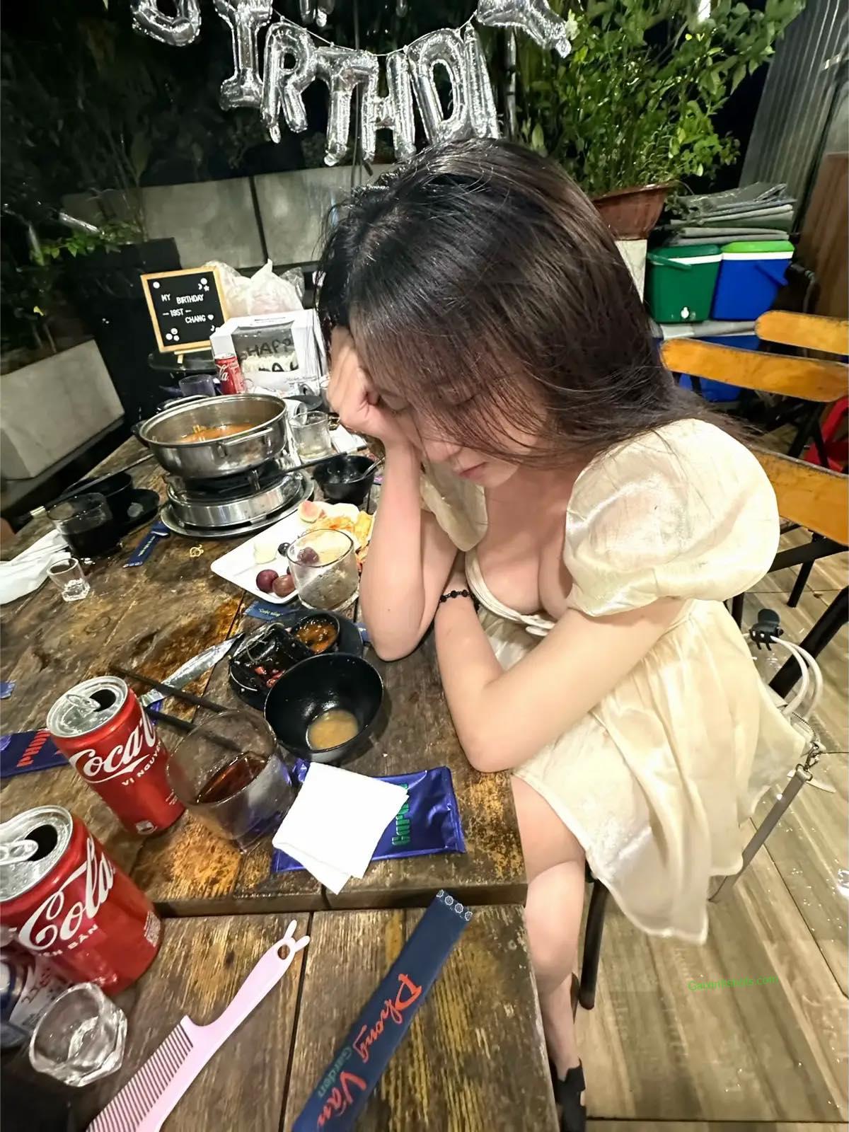 Ảnh gái xinh show hàng không che - Gái khoe hàng mới nhất