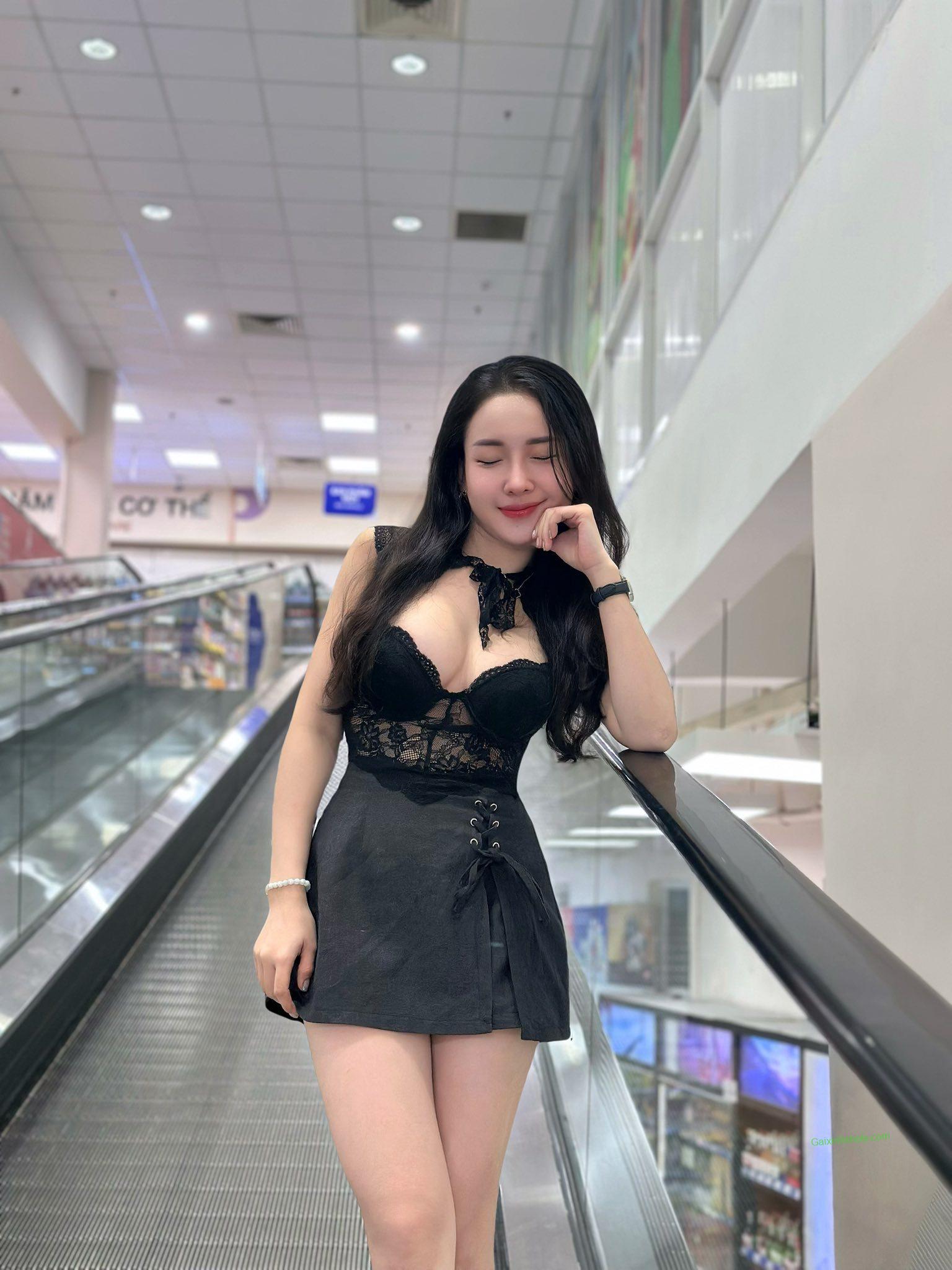 Bộ ảnh vú to của gái xinh lộ nhũ hoa full HD