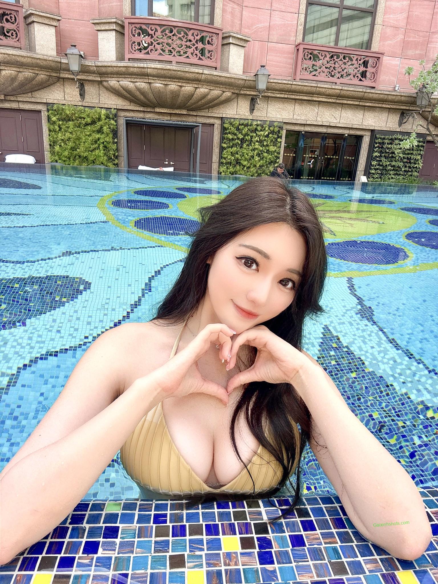 Ảnh gái xinh với cặp VÚ TO ĐẸP - Căng Tròn - Quyến Rũ