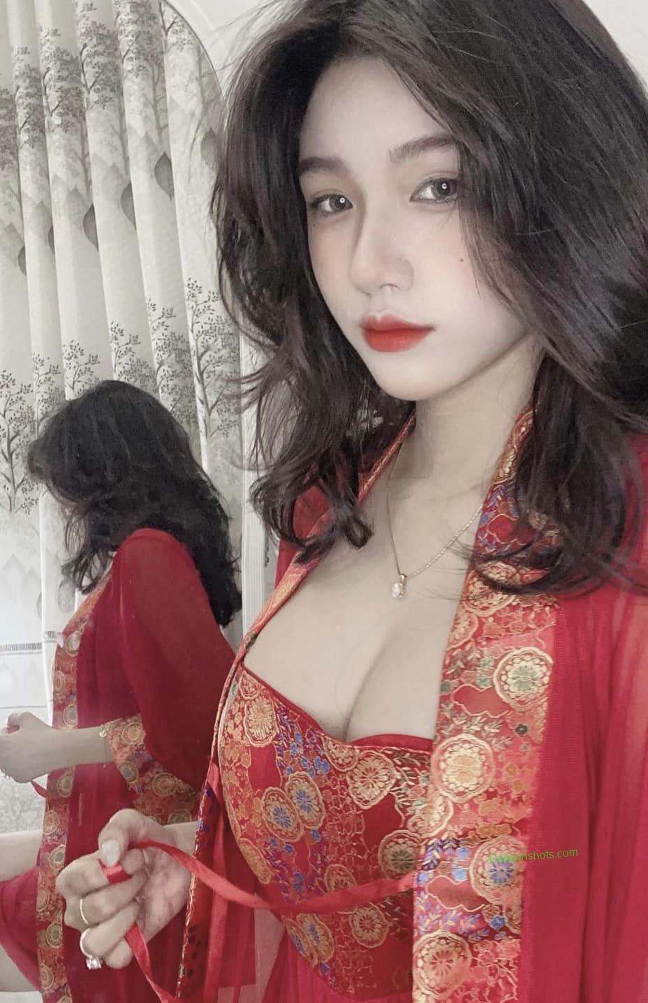 Ảnh gái xinh lộ vú to khiến chàng thèm chảy nước miếng