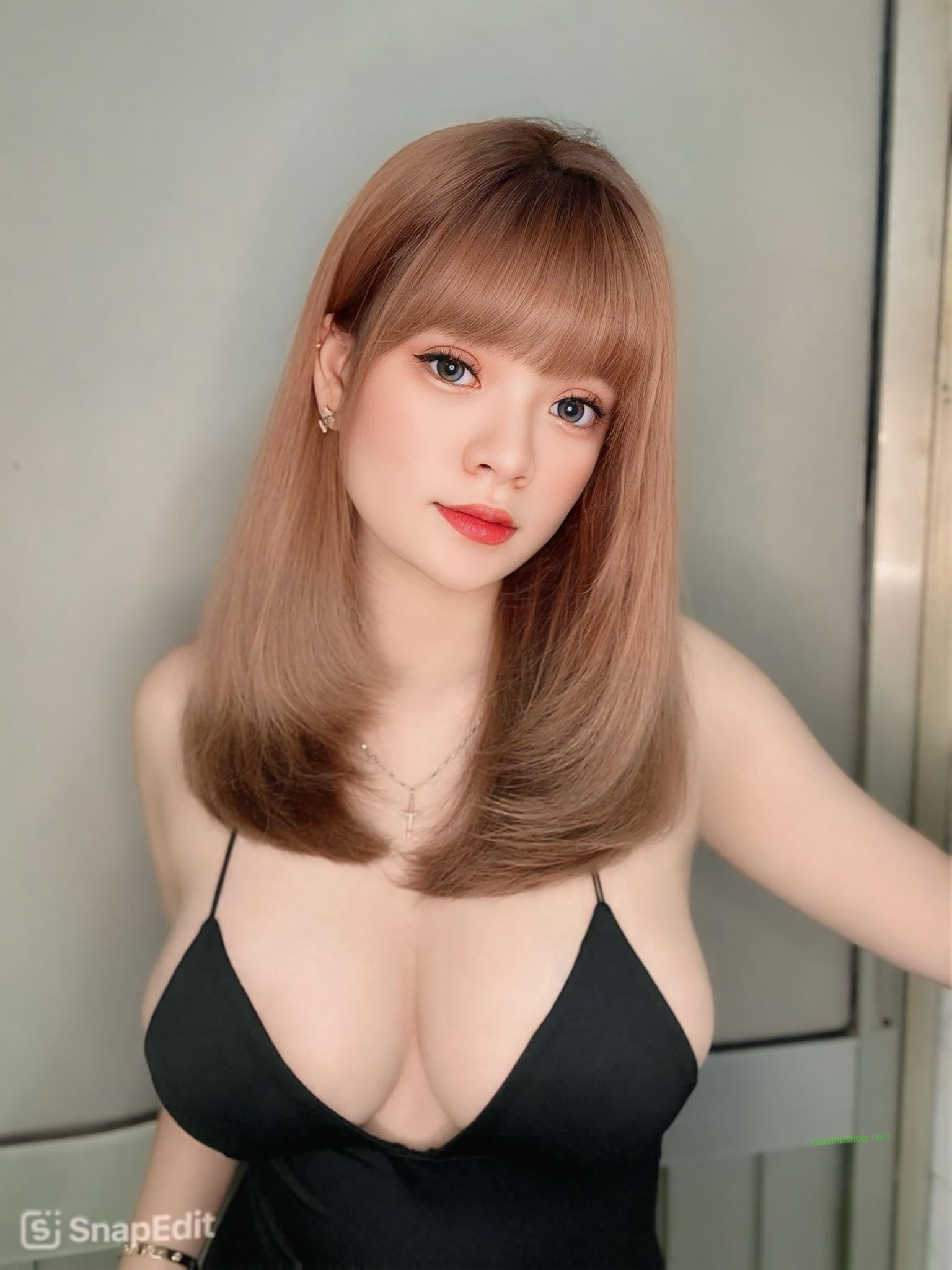Hình ảnh Vú to - Ngực đẹp của các hotgirl khiến các chàng say mê
