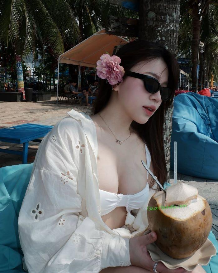 Tuyển tập hình gái xinh lộ hàng khoe vú cực múp