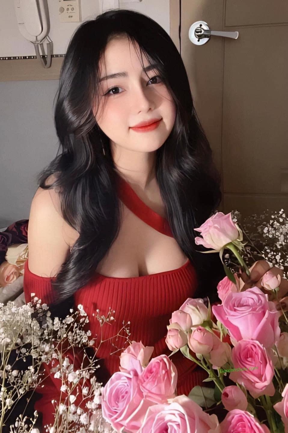 Ảnh hot girl gợi cảm tự tin khoe vòng một bốc lửa