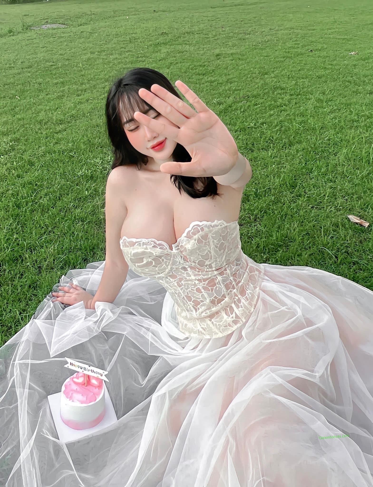 Hình ảnh và Bức ảnh Sẵn có về Núm Vú Ngực