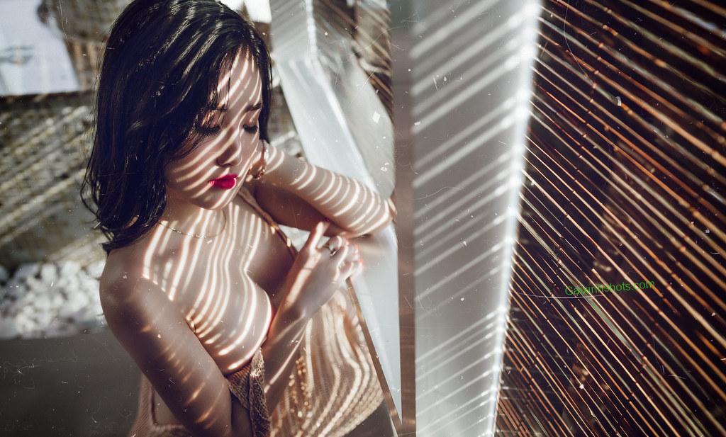 Hình gái xinh ngực to trong ánh sáng mờ mờ ảo ảo