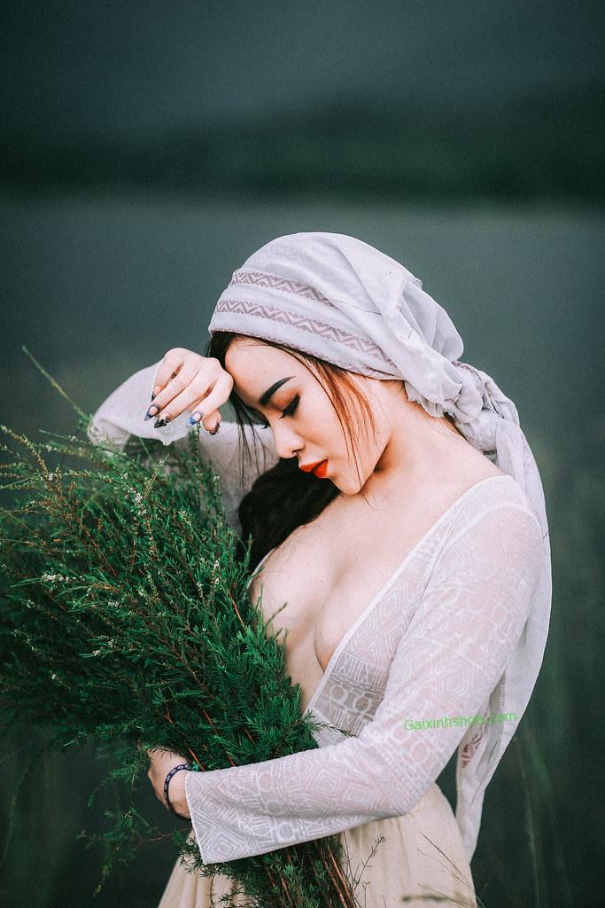 Ảnh sex vú to thả rông của hot girl bên thiên nhiên khiến các anh say mê