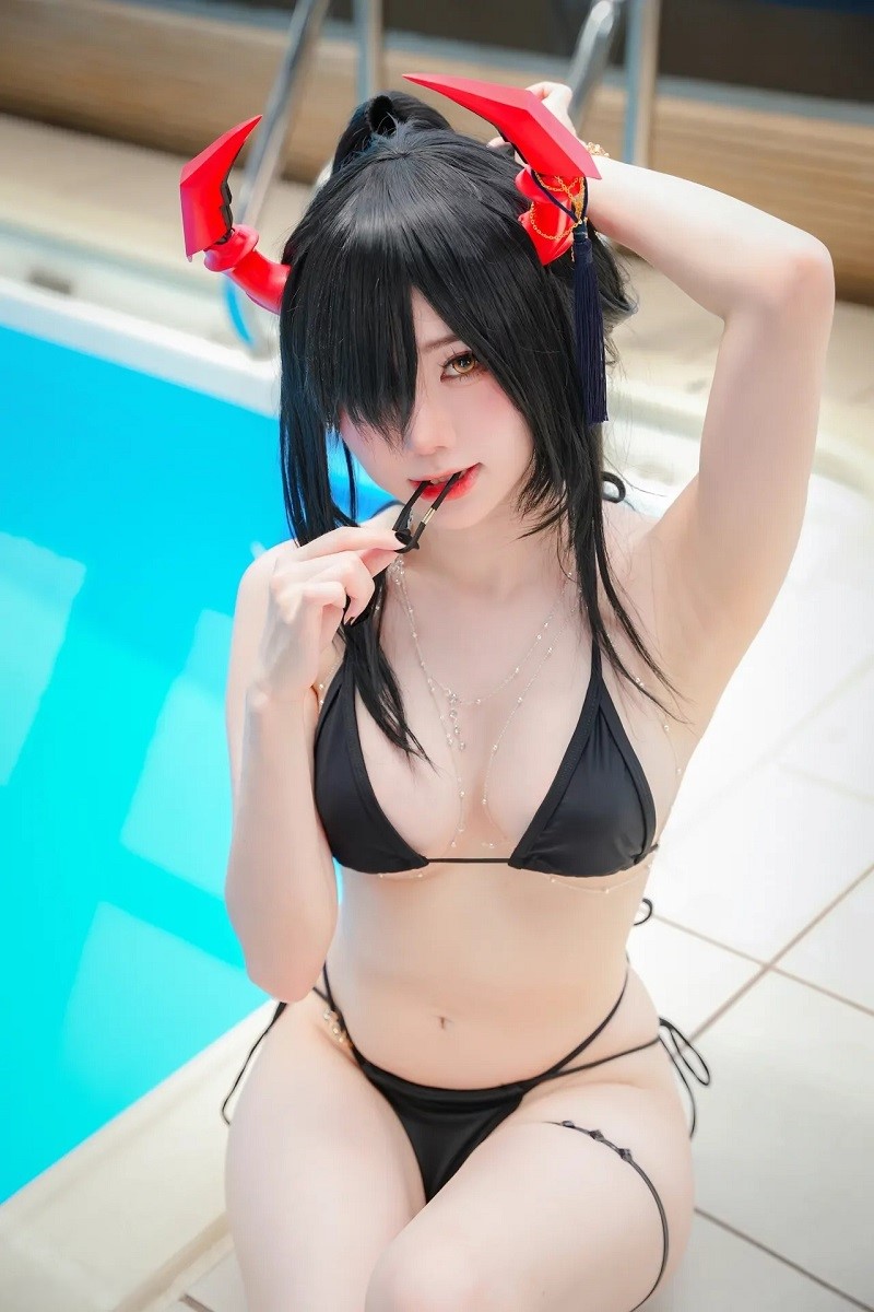 Ảnh gái xinh mặc bikini nóng tạo nên cơn sốt lướt web