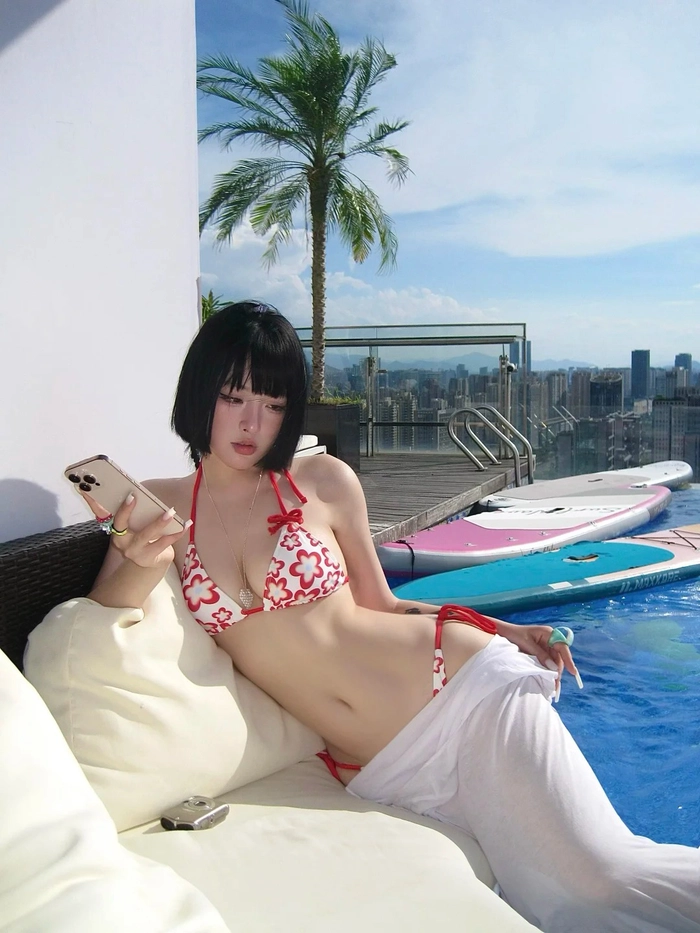 Ảnh hot girl diện bikini khoe vóc dáng nóng bỏng đầu hè