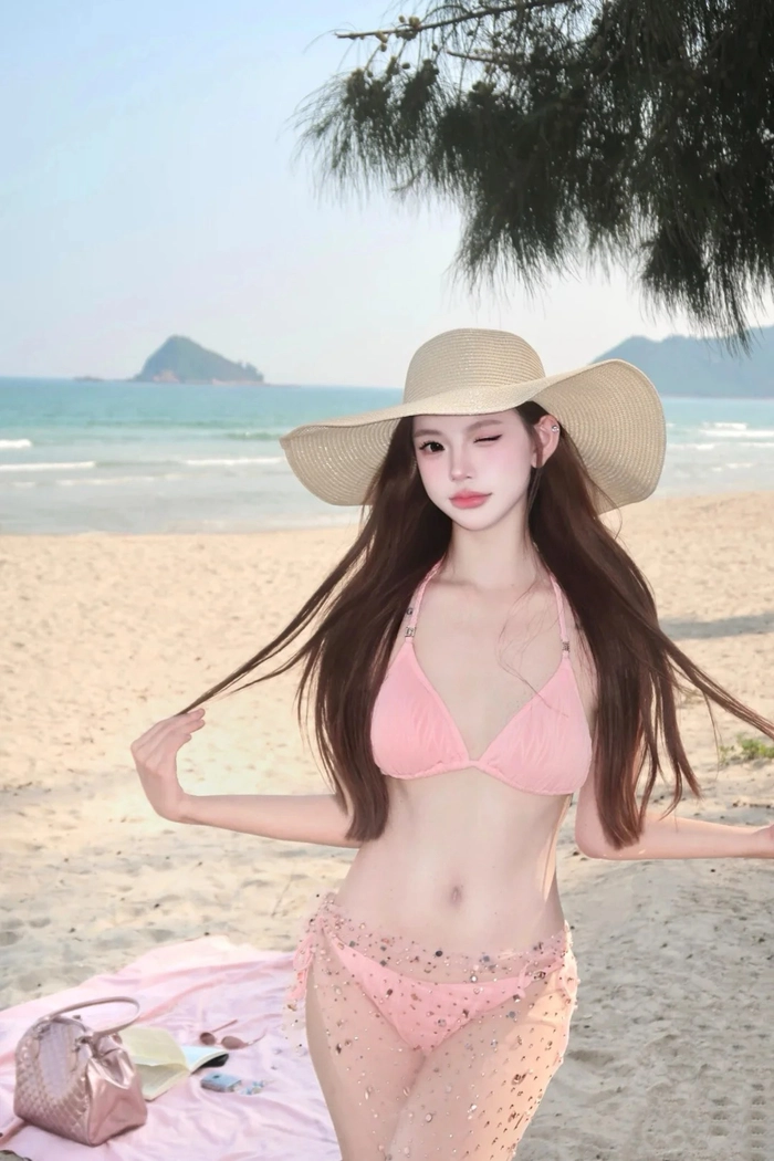 Ảnh Các Em Gái Xinh Gợi Cảm Mặc Bikini Nóng Bỏng Xuất Hiện Tại Các Bãi Biển