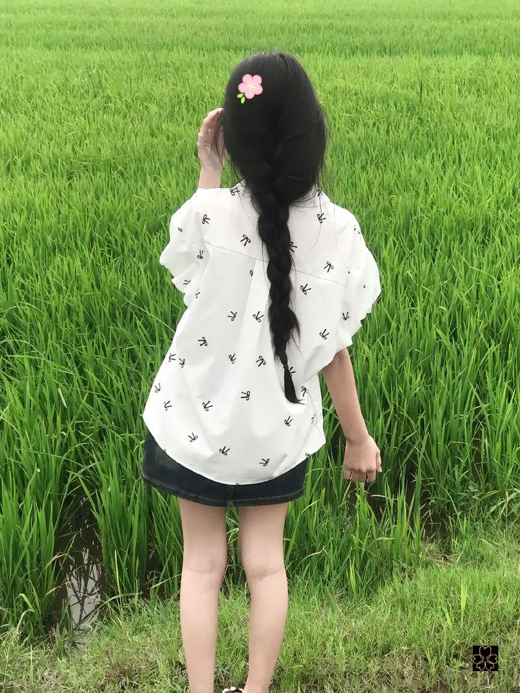 Ảnh Chụp Trước Gương Che Mặt Nữ Tạo Dấu Ấn 