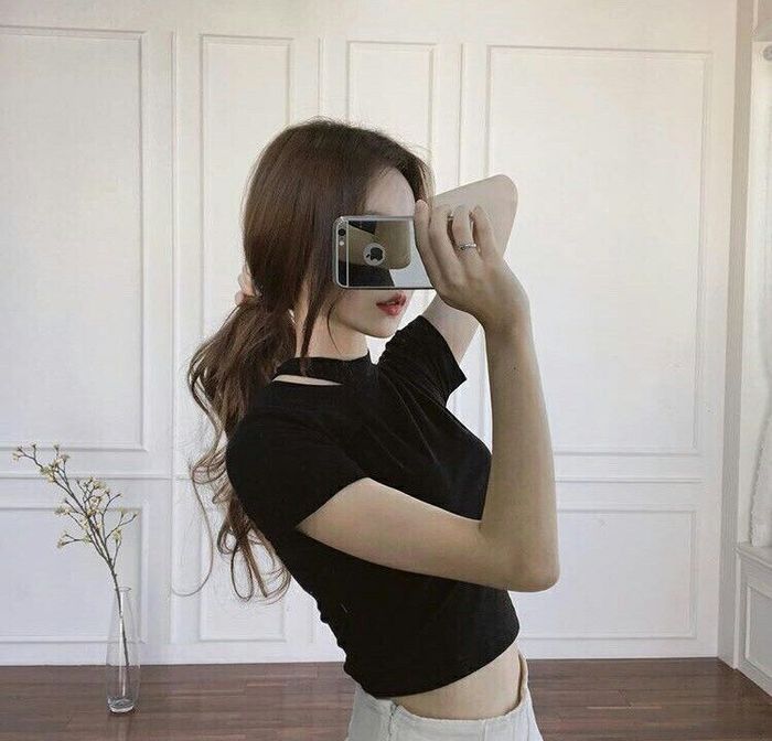 Ảnh con gái che mặt trẻ trung