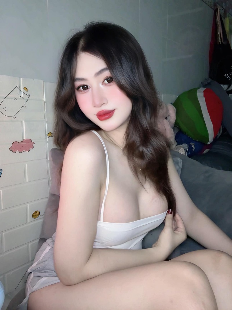 Ảnh Gái Vếu To Gợi Cảm Khiến Người Xem Không Rời Mắt