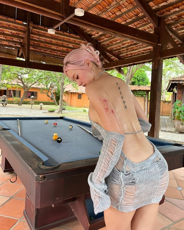 Ảnh chụp sau lưng phong cách nghệ thuật ấn tượng