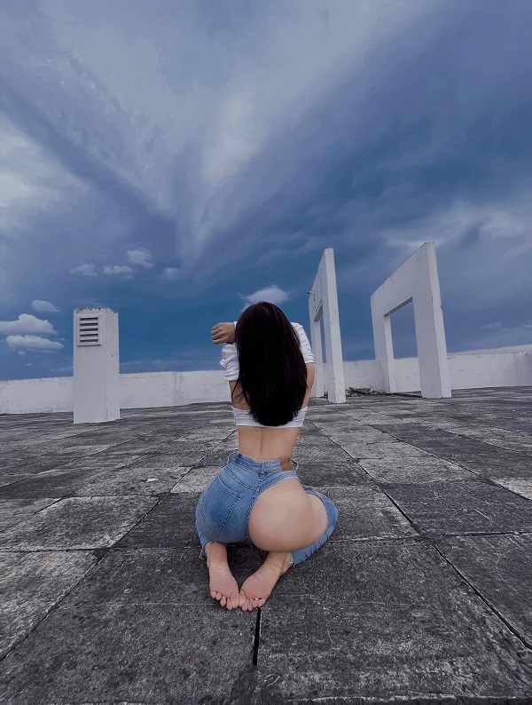 Hình Ảnh Gái Xinh Che Mặt Tóc Ngắn