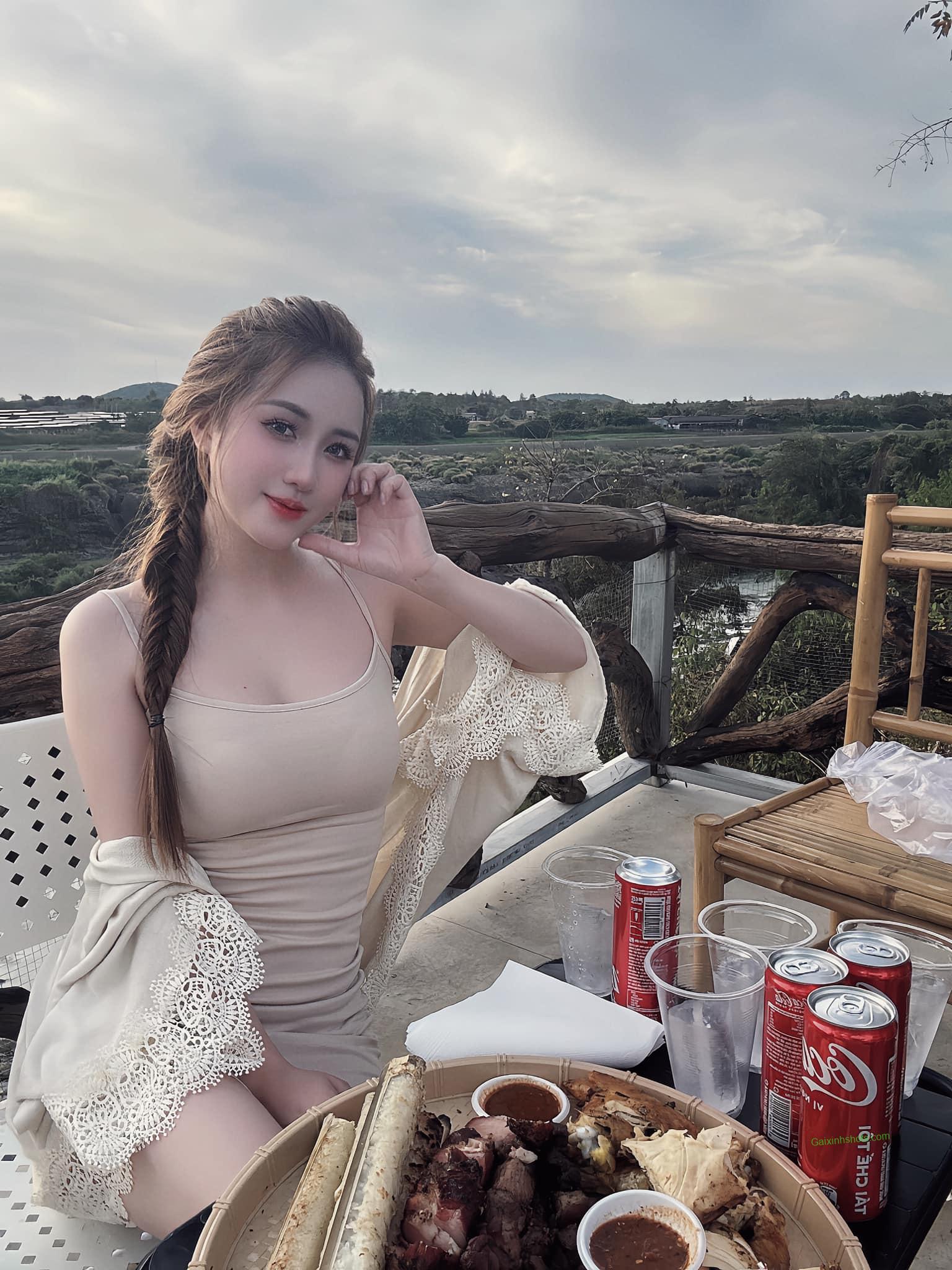 Một vẻ đẹp thanh lịch nhưng không kém phần cuốn hút