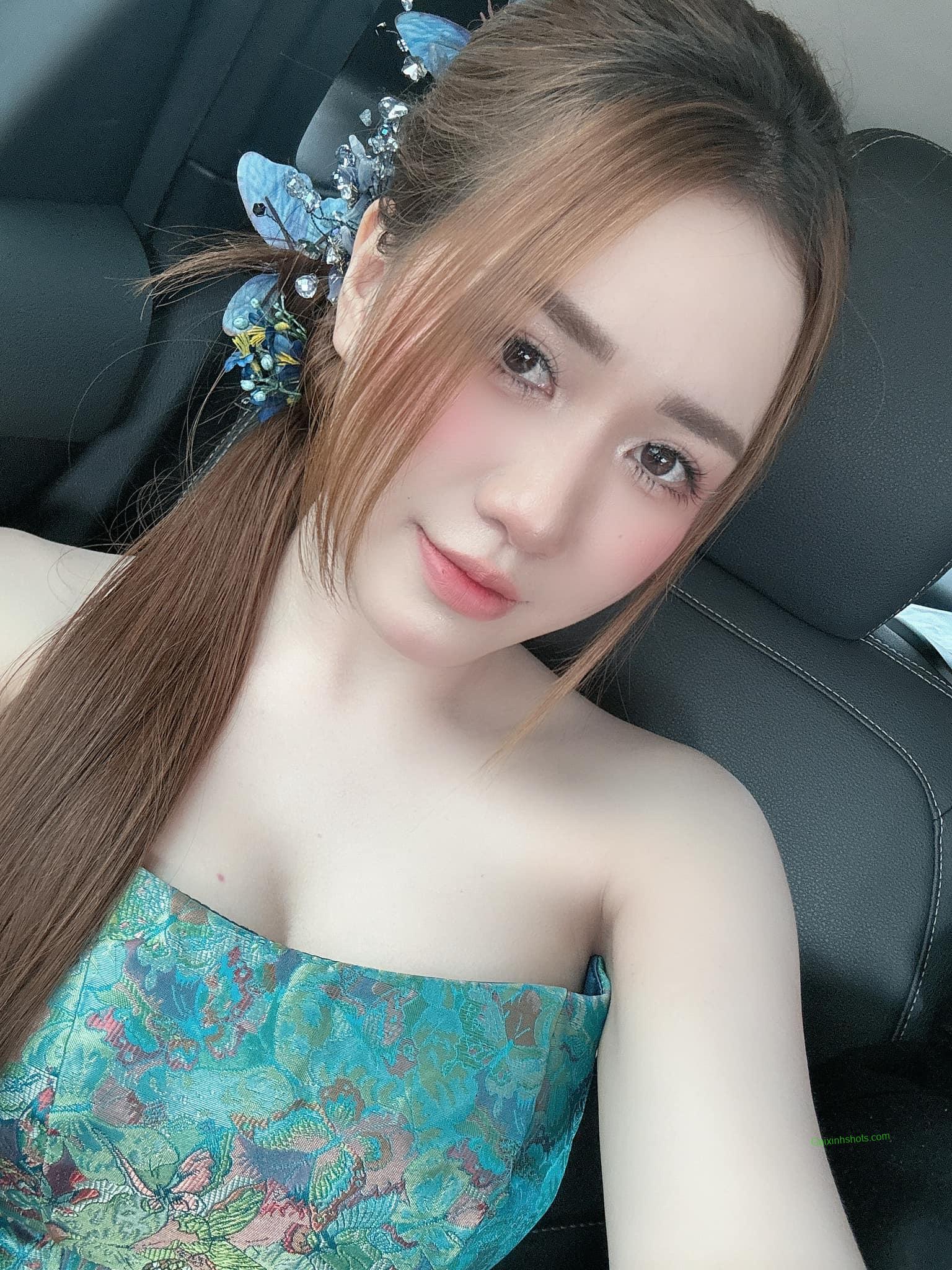 Hình gái xinh cười đầy gợi cảm