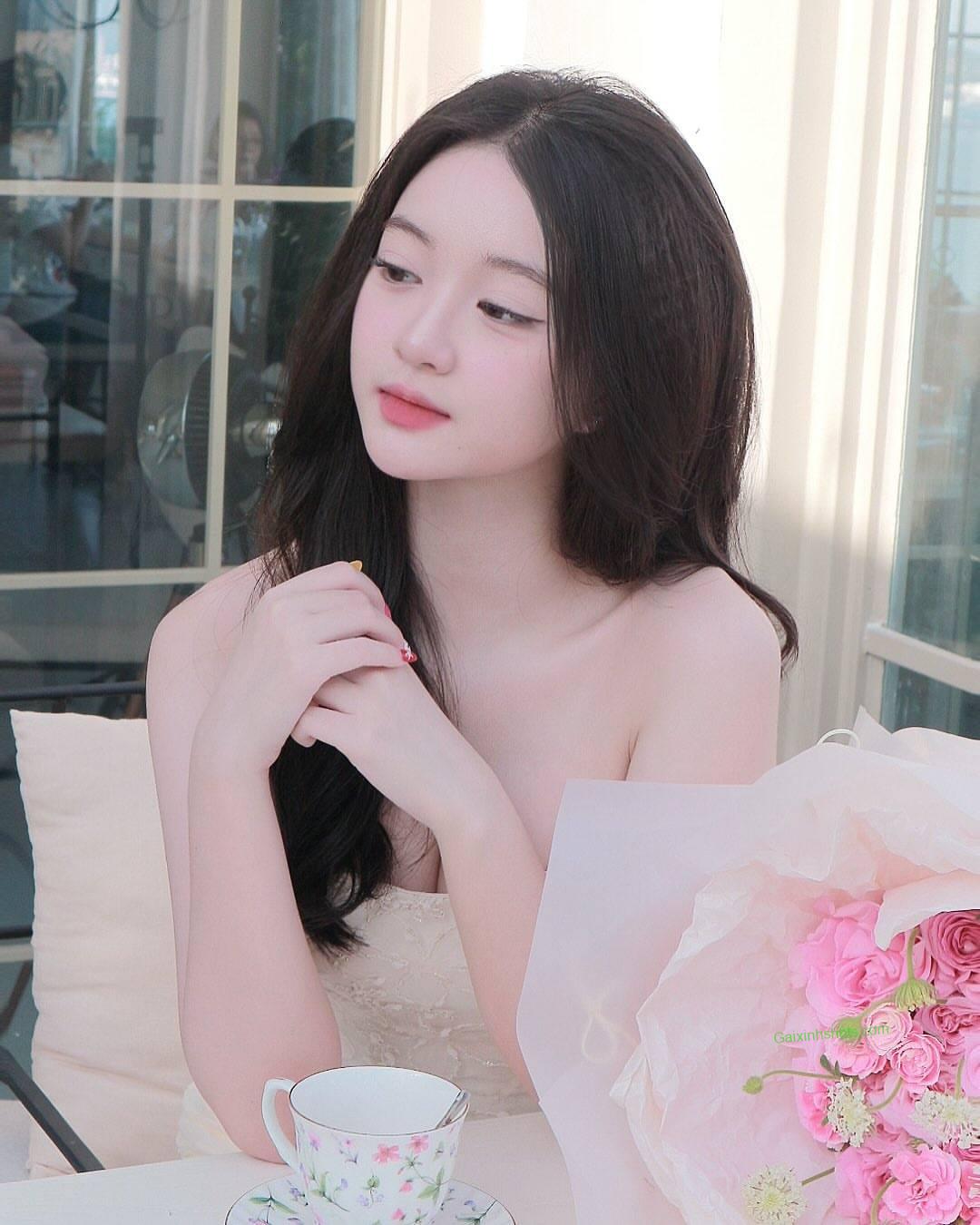 Ảnh gái xinh chụp dáng, tạo dáng hoàn hảo