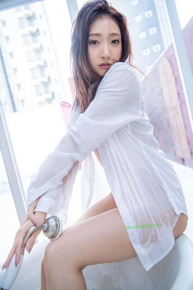 Vòng 1 đầy đặn, vẻ đẹp nóng bỏng khó cưỡng