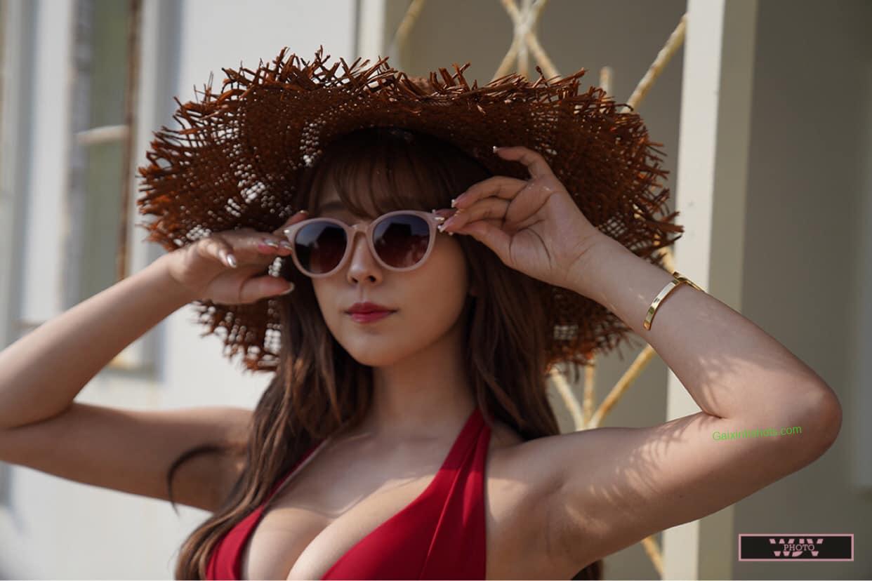 Cặp vú vạn người mê của em gái Nhật